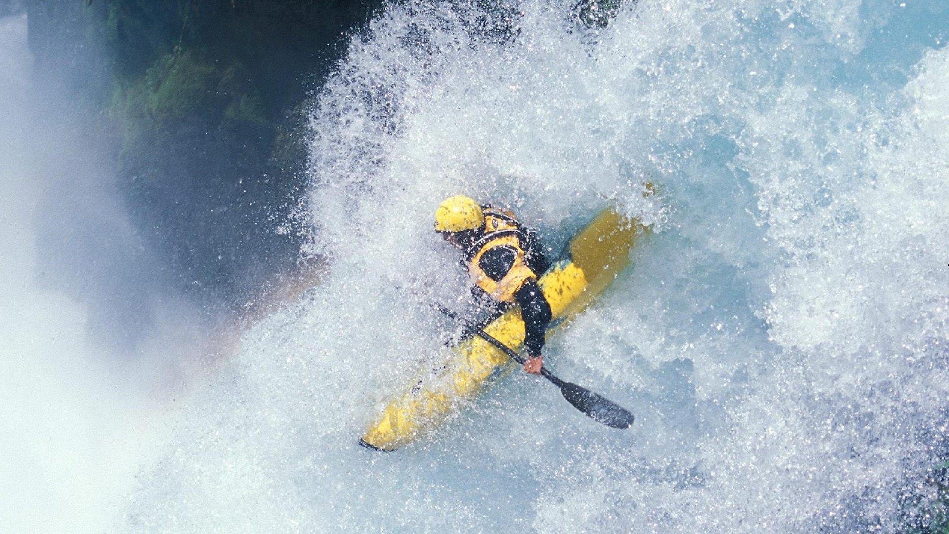 自由泳巅峰对决，世锦赛新星打破纪录，老将遗憾摘银